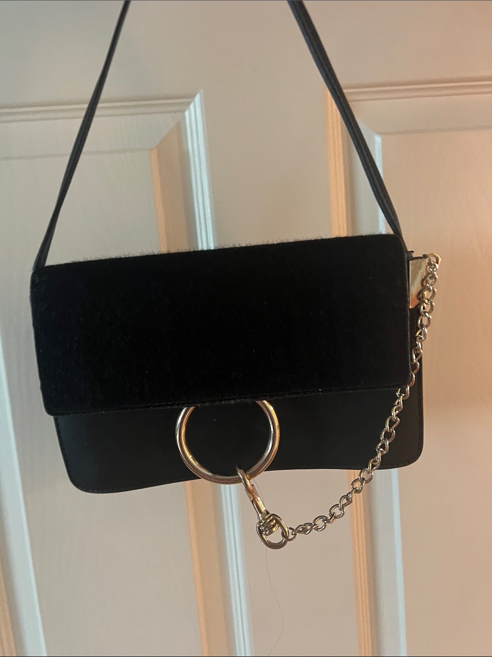 Black Chain Accent Crossbody Bag - Women's Shoulder Purse